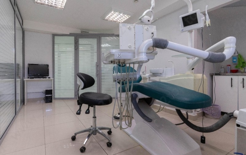 Стоматологическая клиника ЮЛИДЕНТ на Революционной